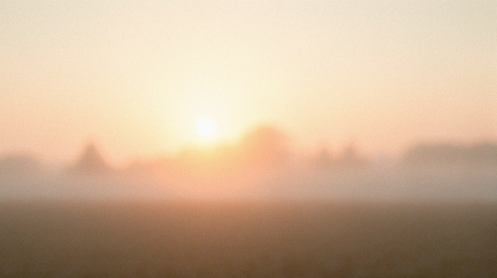 Lueur de l'aube sur l'horizon